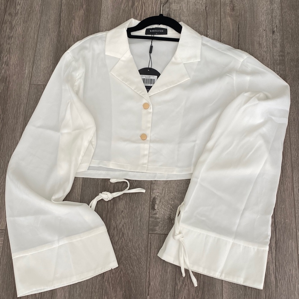 White Fox size S bell sleeve off white long sleeve